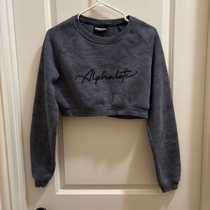 Alphalete Sweatshirt Womens XS Gray Camo Cropped Fleece Logo Gym Lifting Crop